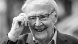 Bydgoszcz, 09.09.2018. Aktor Leonard Pietraszak Honorowym Obywatelem Bydgoszczy - uroczystość zasadzenia pamiątkowego dębu im. Leonarda Pietraszaka w Poczcie Dębów Honorowych w Al. Ossolińskich w Bydgoszczy. Fot. PAP/T. Żmijewski