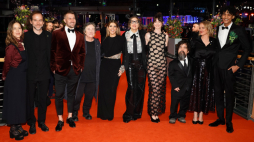Marisa Tomei, Rebecca Miller, Anne Hathaway, Peter Dinklage, Joanna Kulig, Evan Ellison oraz inni podczas uroczystości otwarcia 73. Berlinale. Fot. PAP/EPA