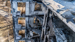 Zniszczony budynek po rosyjskim ataku w Charkowie. 23.01.2023. Fot. PAP/M. Kalyeniak