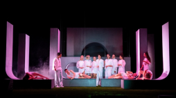 Próba medialna spektaklu "Nowy wspaniały świat" Aldousa Huxleya w reż. Piotra Ratajczaka na scenie Teatru im. Juliusza Osterwy w Lublinie. Fot. PAP/W. Jargiło