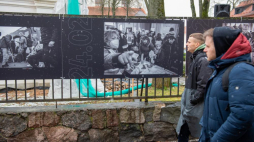 Uroczyste otwarcie poświęconej uchodźcom wojennym z Ukrainy wystawy fotografii Macieja Biedrzyckiego „24.02” przy Wileńskim Centrum Kultury i Duchowości. Fot. PAP/V. Doveiko