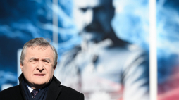 Przemyśl, 02.03.2023. Wicepremier, minister kultury i dziedzictwa narodowego Piotr Gliński na inauguracji ogólnopolskiej trasy projektu edukacyjnego „Iskry Niepodległej” na Rynku Starego Miasta. Fot. PAP/D. Delmanowicz