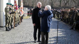 Warszawa, 01.03.2023. Wiceprezes IPN Krzysztof Szwagrzyk (L) podczas uroczystości na „Łączce – kwaterze „Ł” na Powązkach Wojskowych. Fot. PAP/A. Zawada 