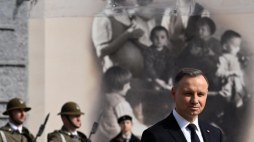 . Prezydent RP Andrzej Duda podczas uroczystości na terenie Muzeum Polaków Ratujących Żydów podczas II wojny światowej im. Rodziny Ulmów w Markowej. Fot. PAP/D. Delmanowicz