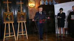 Wicepremier, minister kultury i dziedzictwa narodowego Piotr Gliński podczas uroczystości przekazania odzyskanej straty wojennej – dyptyku „Ecce Homo” i „Mater Dolorosa” z warsztatu Dierica Boutsa do zbiorów Zamku w Gołuchowie. Fot. PAP/T. Wojtasik