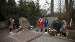 Uroczystości upamiętniające rodziny Kucharskich i Książków zamordowanych za pomoc Żydom w Kozłowie Miechowskim. Fot. PAP/Ł. Gągulski