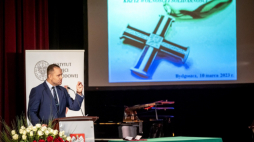 Prezes Instytutu Pamięci Narodowej Karol Nawrocki na uroczystości wręczenia działaczom opozycji antykomunistycznej Krzyży Wolności i Solidarności w Kinoteatrze Klubu Inspektoratu Wsparcia Sił Zbrojnych. Bydgoszcz, 10.03.2023. Fot. PAP/T. Żmijewski