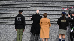 Uczestnicy uroczystości na terenie Muzeum Polaków Ratujących Żydów podczas II wojny światowej im. Rodziny Ulmów. Markowa, 24.03.2023. Fot. PAP/D. Delmanowicz