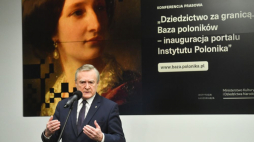 Warszawa, 06.03.2023. Wicepremier, minister kultury i dziedzictwa narodowego Piotr Gliński podczas inauguracji portalu Instytutu Polonika „Dziedzictwo za granicą. Baza poloników”, Centrum Prasowym PAP. Fot. PAP/P. Nowak 