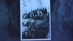 Przekazanie kilkunastu nieznanych dotąd zdjęć dokumentujących zbrodnię katyńską oraz promocja książki „Dla Niepodległej – opowieść o historii i tradycji Służby Więziennej” w Muzeum Katyńskim w Warszawie. Fot. PAP/T. Gzell