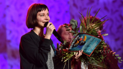 Marina Mashtaler zdobywczyni Grand Prix - Złotego Tukana i Tukana Publiczności na 43. Przeglądzie Piosenki Aktorskiej. Fot. PAP/M. Kulczyński