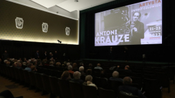 Premiera filmu dokumentalnego Pawła Woldana pt. "Palec Boży Antoniego". Fot. PAP/T. Gzell