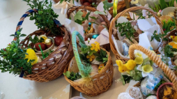 Święcenie pokarmów w kościele pw. św. Wojciecha w Łodzi. 16.04.2022. Fot.  PAP/G. Michałowski