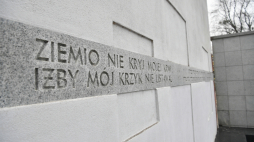 Pomnik Umschlagplatz w Warszawie. Tablice pamięci Muzeum Getta Warszawskiego, odsłonięto przy ulicy Niskiej i ulicy Stawki, związane są z zagładą ludności żydowskiej z getta warszawskiego. Fot. PAP/A. Lange