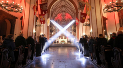 Msza święta Wigilii Paschalnej odprawiana w Wielką Sobotę w archikatedrze warszawskiej św. Jana Chrzciciela. 03.04.2021. Fot. PAP/P. Supernak