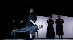 Aktorzy: Jakub Pruski (3P), Maria Cunelis (2P), Dorota, Nowakowska (P), Janusz Łagodziński (2L) i Łukasz Lewandowski (L) podczas próby medialnej spektaklu "Zesłanie" Konstantego Wolickiego, w adaptacji Mikołaja Grabowskiego na Scenie Głównej Teatru Ateneum w Warszawie. Fot. PAP/A. Lange