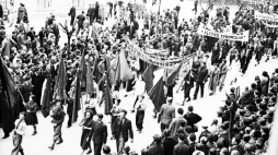 Pochód pierwszomajowy w Krakowie, 1936. Źródło: pl.wikipedia.org