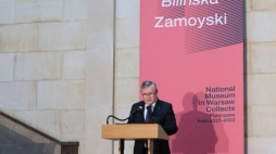 Warszawa, 10.05.2023. Wicepremier, minister kultury i dziedzictwa narodowego Piotr Gliński na otwarciu w Muzeum Narodowym w Warszawie nowej wystawy czasowej „MNW kolekcjonuje. Zakupy z lat 2017–2022”. Fot. PAP/L. Szymański 