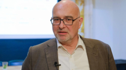 Warszawa, 25.04.2023. Dyrektor Targów Książki Jacek Oryl. Fot. PAP/M. Marek