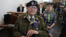 Piedimonte San Germano, Włochy, 17.05.2023. Weteran 2. Korpusu Polskiego kpt. Władysław Dąbrowski podczas uroczystości w miejscowości Piedimonte San Germano, 17 bm. Polska delegacja przebywa we Włoszech w związku z obchodami 79. rocznicy bitwy o Monte Cassino. Fot. PAP/A. Zawada