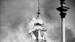 Warszawa, 17.09.1939 r. Zamek Królewski zbombardowany 17 września 1939 r. PAP/CAF