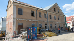 „Dom Turka” w Augustowie, gdzie powstaje Muzeum Obławy Augustowskiej. 12.05.2023. Fot. PAP/A. Reszko