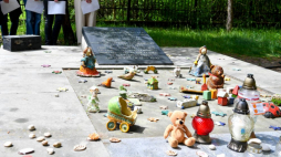 Kielce, 23.05.2023. Obchody na cmentarzu żydowskim na Pakoszu upamiętniające 80. rocznicę morderstwa dzieci żydowskich w Kielcach. Fot. PAP/P. Polak