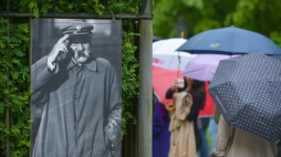 Warszawa, 15.05.2023. Wernisaż plenerowej wystawy „Rzecz o Piłsudskim. Gabinet służbowy Generalnego Inspektora Sił Zbrojnych”. Fot. PAP/M. Obara