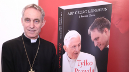 Warszawa, 23.05.2023. Abp Georg Gaenswein podczas konferencji prasowej i promocji książki "Tylko Prawda". Fot. PAP/T. Gzell