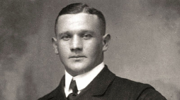 Kpt. Robert Oszek. Źródło: Wikimedia  Commons