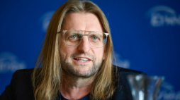 Poznań, 24.04.2023. Dyrektor artystyczny festiwalu Leszek Możdżer podczas konferencji prasowej w Poznaniu. Spotkanie poprzedziło 13. edycję wydarzenia Enter Enea Festival, który odbędzie się w dniach 4-7.06 nad Jeziorem Strzeszyńskim w Poznaniu. Fot. PAP/J. Kaczmarczyk