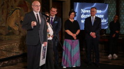 Kraków, 31.05.2023. Dyrektor Zamku Królewskiego na Wawelu Andrzej Betlej (3P) i sekretarz stanu w MKiDN, Generalny Konserwator Zabytków Jarosław Sellin (P) podczas gali laureatów 43. konkursu na Wydarzenie Muzealne Roku Sybilla 2022 w Zamku Królewskim na Wawelu w Krakowie. Fot. PAP/Ł. Gągulski