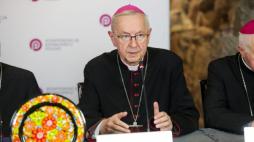 Lidzbark Warmiński, 14.06.2023. Przewodniczący Konferencji Episkopatu Polski abp Stanisław Gądecki podczas konferencji prasowej po zakończeniu obrad 395. Zebrania Plenarnego Konferencji Episkopatu Polski. Fot. PAP/T. Waszczuk