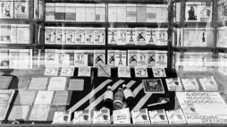 Witryna księgarni Gebethner i Wolf. 1932 r. Fot. NAC