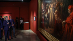 Minister kultury i dziedzictwa narodowego Piotr Gliński (2P), dyrektor MNK Andrzej Szczerski (P) podczas otwarcia wystawy „Matejko. Malarz i historia” w Muzeum Narodowym. Kraków, 22.06.2023. Fot. PAP/Ł. Gągulski