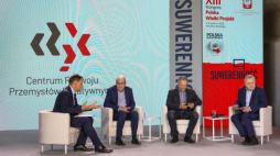 Dziennikarz Grzegorz Górny (L), historyk, profesor nauk humanistycznych, nauczyciel akademicki Wojciech Roszkowski (2L), p.o. dyrektora generalnego rezerwatu Ławra Kijowsko-Peczerska Maksym Ostapenko (2P) i wicepremier, minister kultury i dziedzictwa narodowego Piotr Gliński (P) podczas panelu „Wojna i kultura” na XIII Kongresie Polska Wielki Projekt. Fot. PAP/T. Gzell