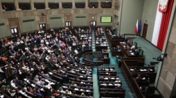 Uczestnicy VI Światowego Zjazdu Polonii i Polaków z Zagranicy w sali posiedzeń Sejmu. Warszawa, 29.06.2023. Fot. PAP/T. Gzell