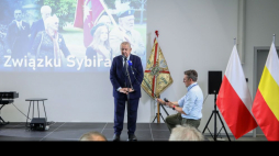 Białystok, 21.06.2023. Prezes zarządu głównego Związku Sybiraków Kordian Borejko podczas obchodów 95. rocznicy powstania Związku Sybiraków w Muzeum Pamięci Sybiru w Białymstoku. Fot. PAP/A. Reszko