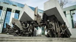 Pomnik Powstania Warszawskiego na placu Krasińskich w stolicy. Fot. PAP/A. Lange