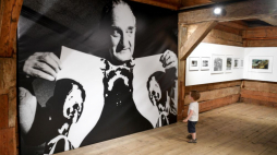 Otwarta w Spichlerzu z Wilkowa na terenie Muzeum Wsi Radomskiej w Radomiu wystawa „Edward Hartwig Mazowieckie Krajobrazy". Fot. PAP/P. Polak