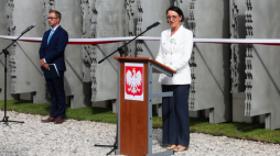 Augustów, 12.07.2023. Dyrektor Instytutu Pileckiego Magdalena Gawin podczas odsłonięcia Muru Pamięci Ofiar Obławy Augustowskiej. Fot. PAP/A. Reszko
