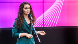 Pełnomocnik premiera ds. GovTech i pełnomocnik ministra edukacji i nauki ds. transformacji cyfrowej Justyna Orłowska podczas podsumowania swoich działań oraz ogłoszenia nowych programów edukacyjno-technologicznych. Warszawa, 06.07.2023. Fot. PAP/R. Guz