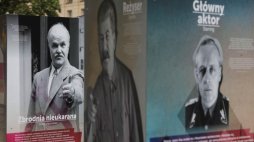 Plenerowa wystawa „Pakt zbrodniarzy” prezentowana z okazji 83. rocznicy zawarcia paktu Ribbentrop-Mołotow. Warszawa, 2022 r. Fot. PAP/P. Supernak