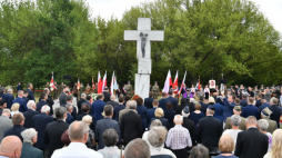 Warszawa, 11.07.2023. Uroczystości przed stołecznym Pomnikiem Ofiar Ludobójstwa na Wołyniu. Fot. PAP/A. Lange 
