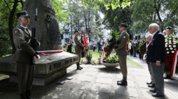 Uroczystość złożenia kwiatów przy kamieniu "Żołnierzom Żywiciela" w Parku im. Żołnierzy "Żywiciela" przy ulicy Popiełuszki w Warszawie. Warszawa, 29.07.2023. Fot. PAP/P. Supernak