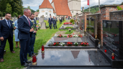 Uroczystość upamiętniająca Ludwika Michalskiego i Stanisława Krasonia – dwóch Polaków, przymusowych robotników z czasów II wojny światowej, którzy zginęli podczas brawurowej ucieczki bombowcem z lotniska w Wiener Neustadt w sierpniu 1943 r. Fot. BMI Jürgen Makowecz