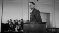 Warszawa, 1948-03-03. Proces przed Wojskowym Sądem Rejonowym w Warszawie tzw. grupy Witolda, Witolda Pileckiego i jego towarzyszy: Marii Szelągowskiej, Tadeusza Płużańskiego, Ryszarda Jamontta-Krzywickiego, Maksymiliana Kauckiego, Witolda Różyckiego, Makarego Sieradzkiego i Jerzego Nowakowskiego. Fot. PAP/CAF