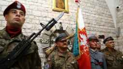 Uroczystość przy sarkofagu marszałka Józefa Piłsudskiego w Krypcie pod Wieżą Srebrnych Dzwonów z okazji inauguracji 43. Marszu Szlakiem I Kompanii Kadrowej. Kraków, 05.08.2023. Fot. PAP/Art Service