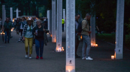 Uroczystości na Cmentarzu Powstańców Warszawy na warszawskiej Woli. Zakończył się Marsz Pamięci w hołdzie cywilnym ofiarom stolicy, którzy zginęli podczas Powstania Warszawskiego. 05.08.2023. Fot. PAP/M. Obara