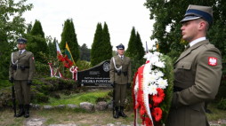 Ceremonia złożenia wieńca w Zułowie. 23.09.2023. Fot. PAP/V. Doveiko